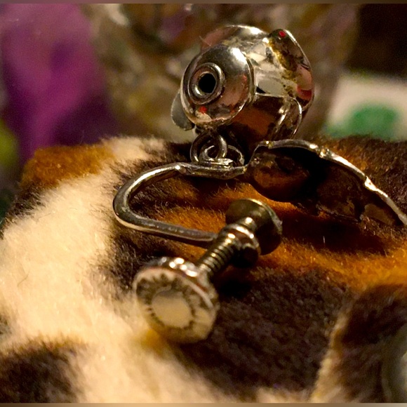 Vintage handmade mini rose earrings - Picture 3 of 3